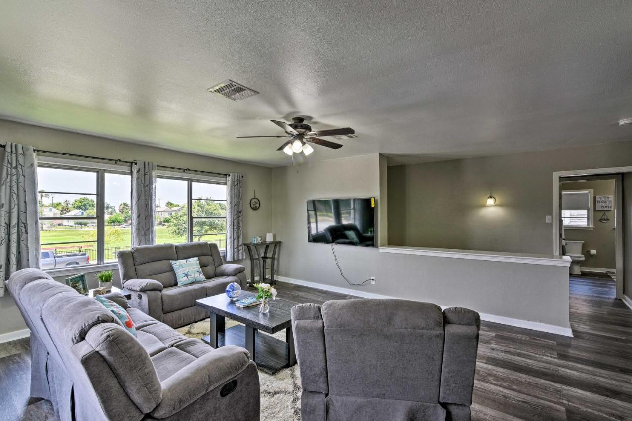 Spacious And Modern Family Duplex In Galveston! Eksteriør billede